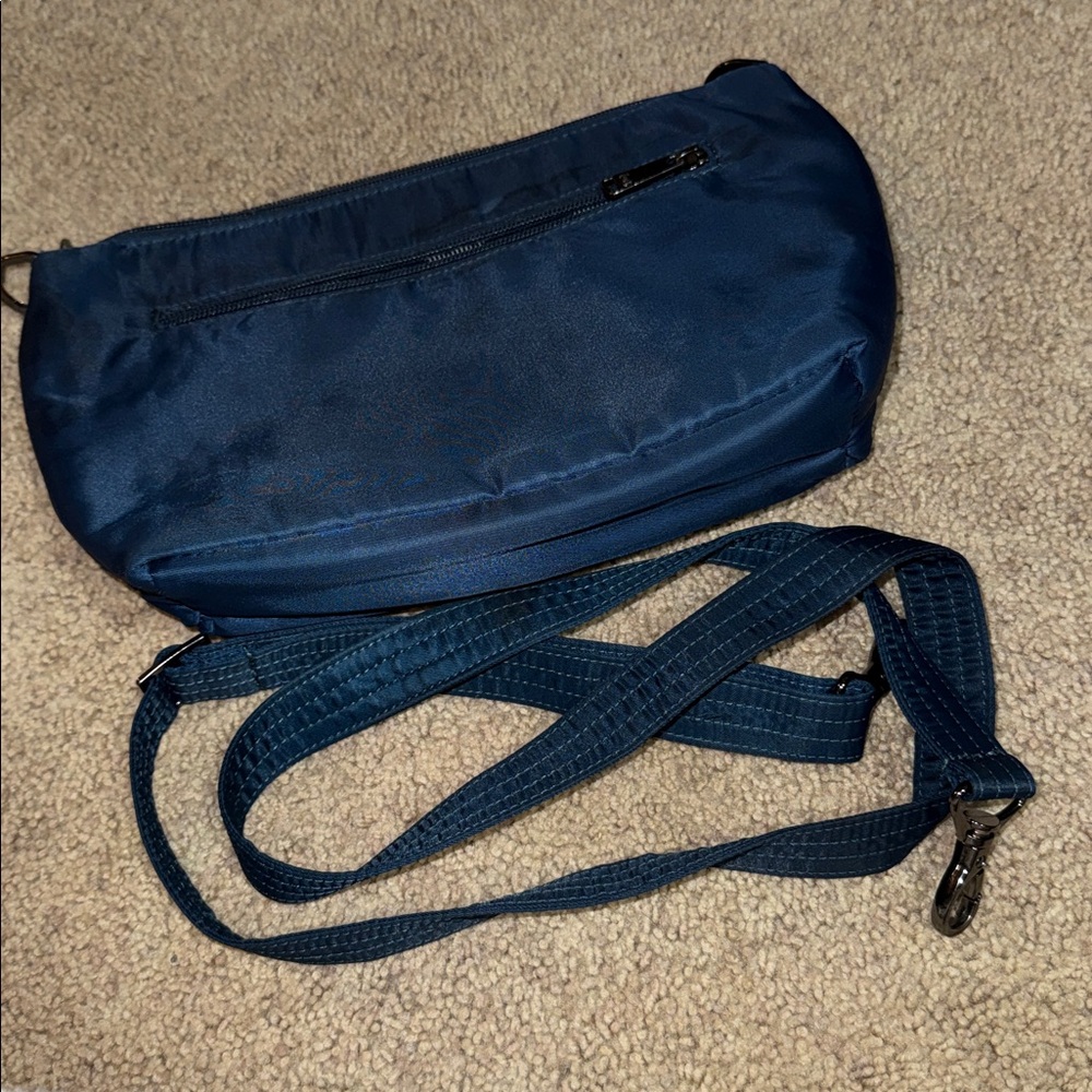 Lug - Navy Blue- Flare Bag - Picture 2 of 3